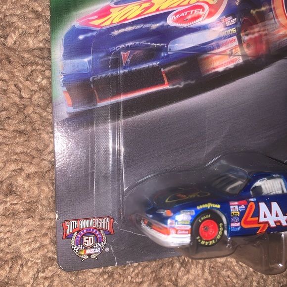 Hot Wheels Pixar NASCAR Toy Car Bundle - Picture 6 of 6